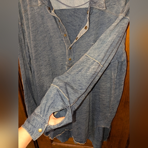 We the Free Love This Henley Blue Distressed Free People M Medium High Low Asymm - Picture 7 of 13